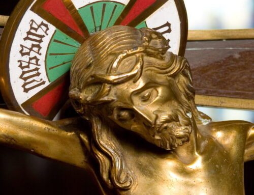 Opis krzyża znajdującego się w Sekretariacie Apostolstwa Modlitwy w Krakowie